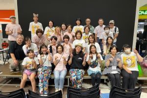 イベントに参加された大人から子どもまで約30名の皆様の集合写真