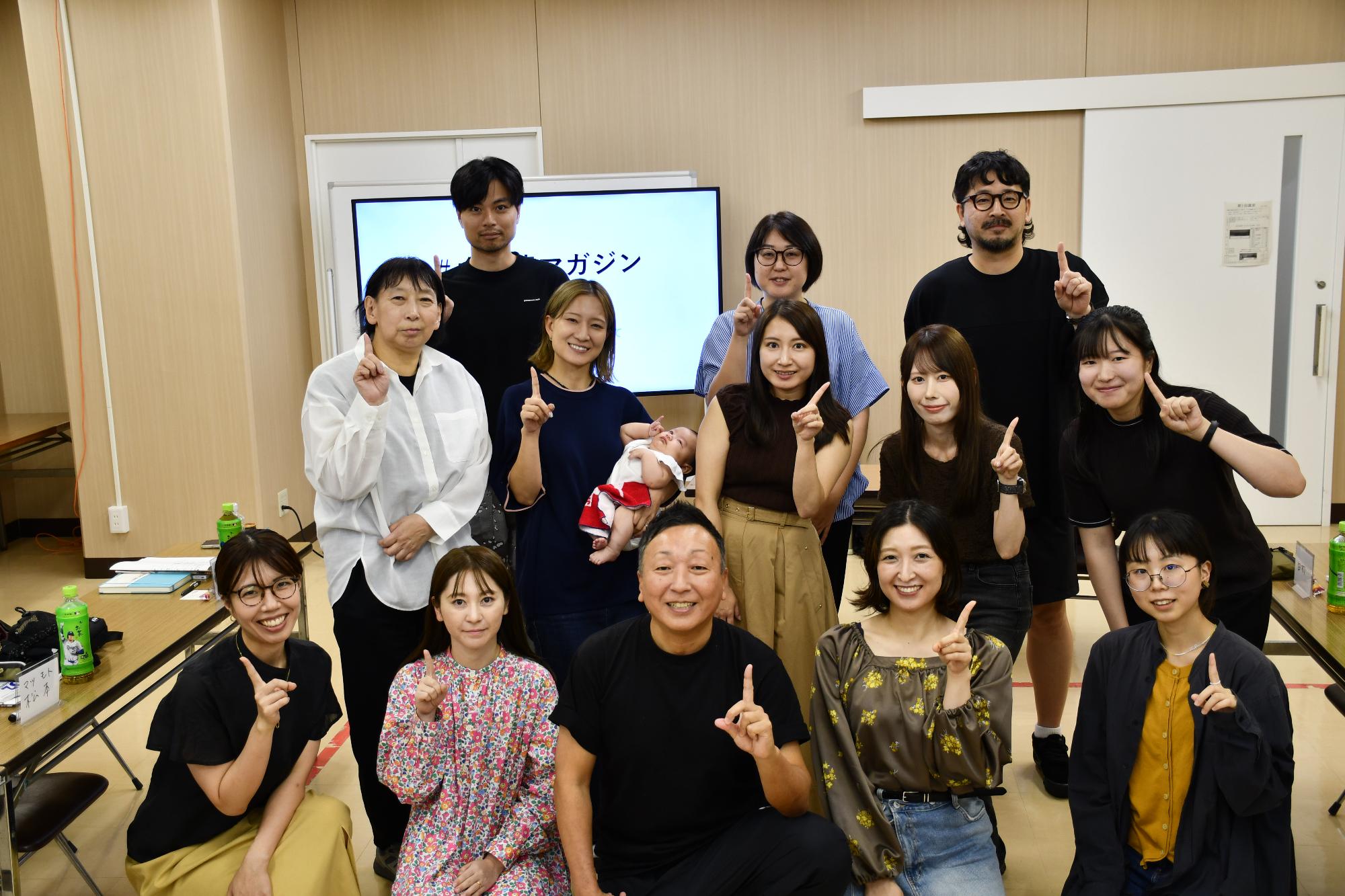 講師と市民ライターの集合写真