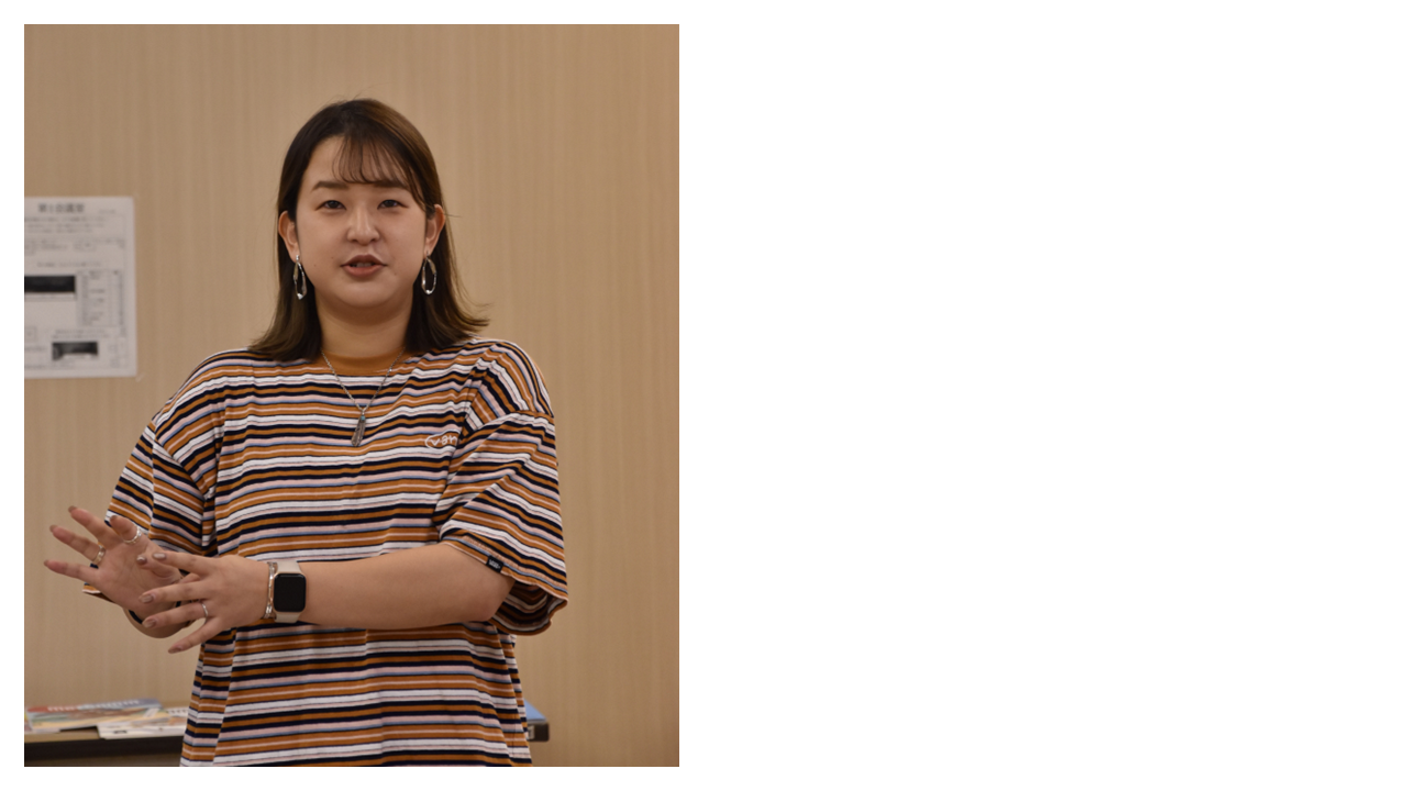 市民ライターの女性が立って自己紹介している様子