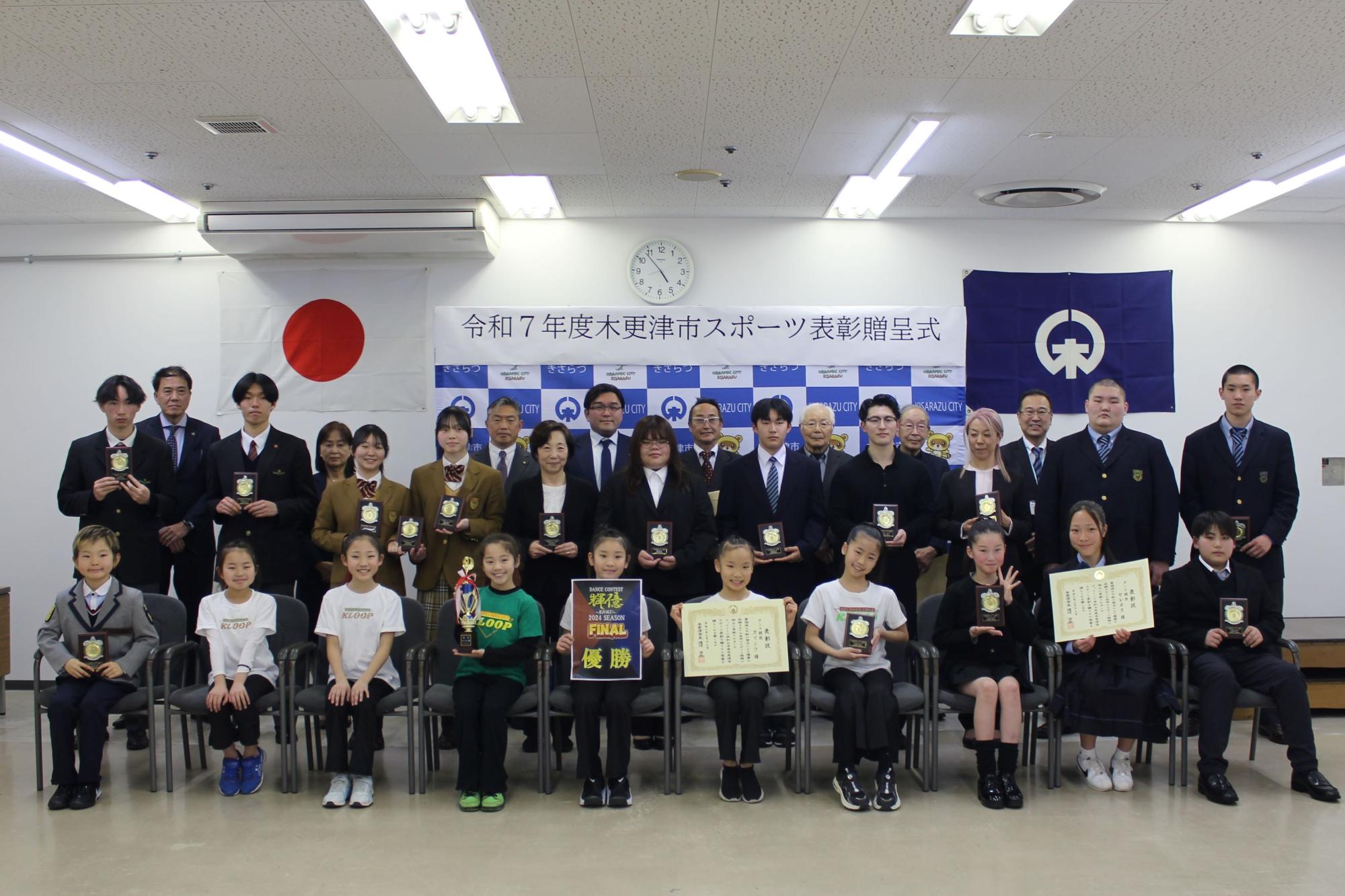 受賞者たちとの記念写真