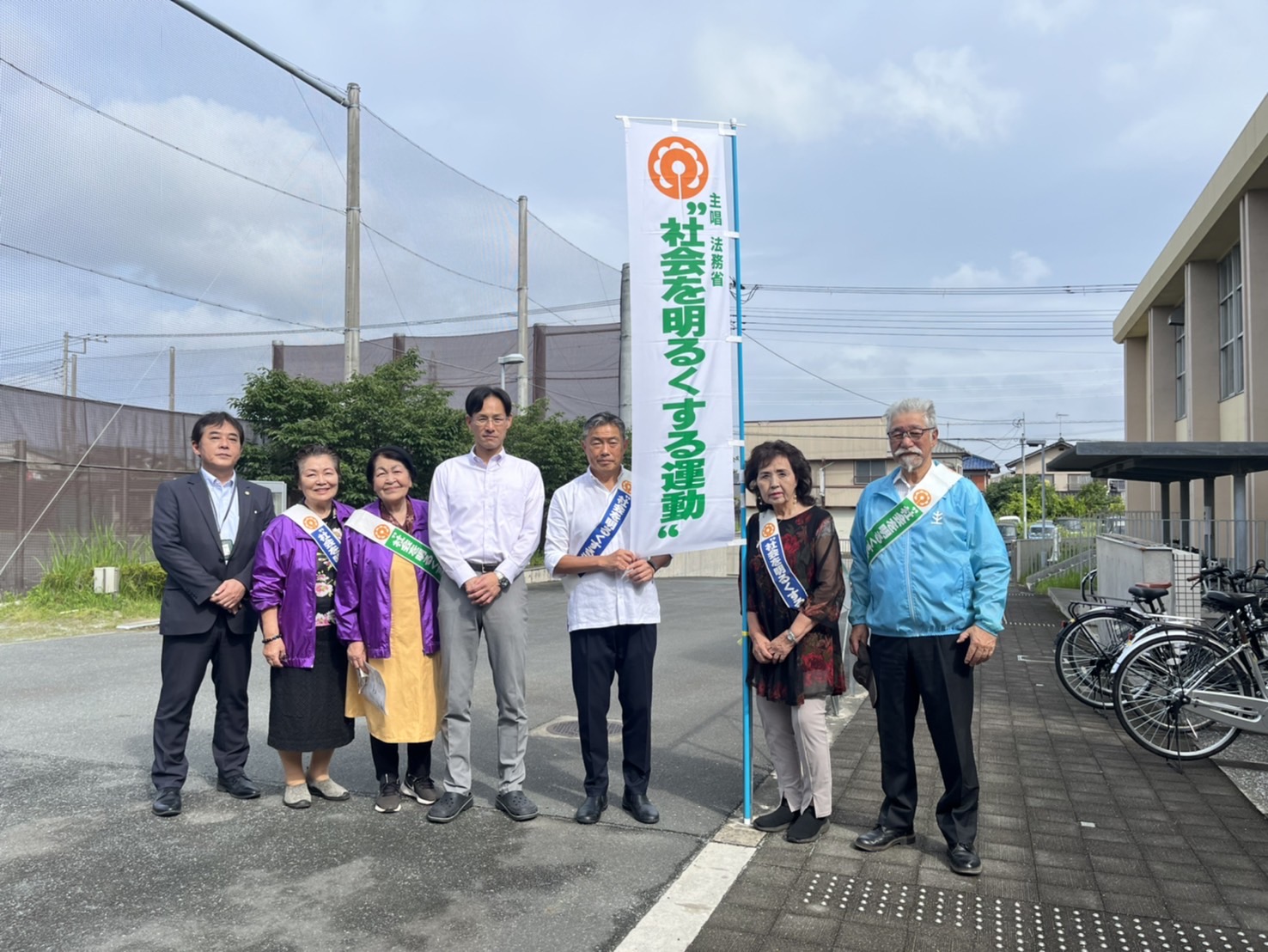 木更津第三中学校で声掛けを行った市長・校長先生・保護司会・更生保護女性会の方々