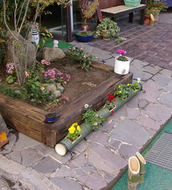 竹を活用した花壇