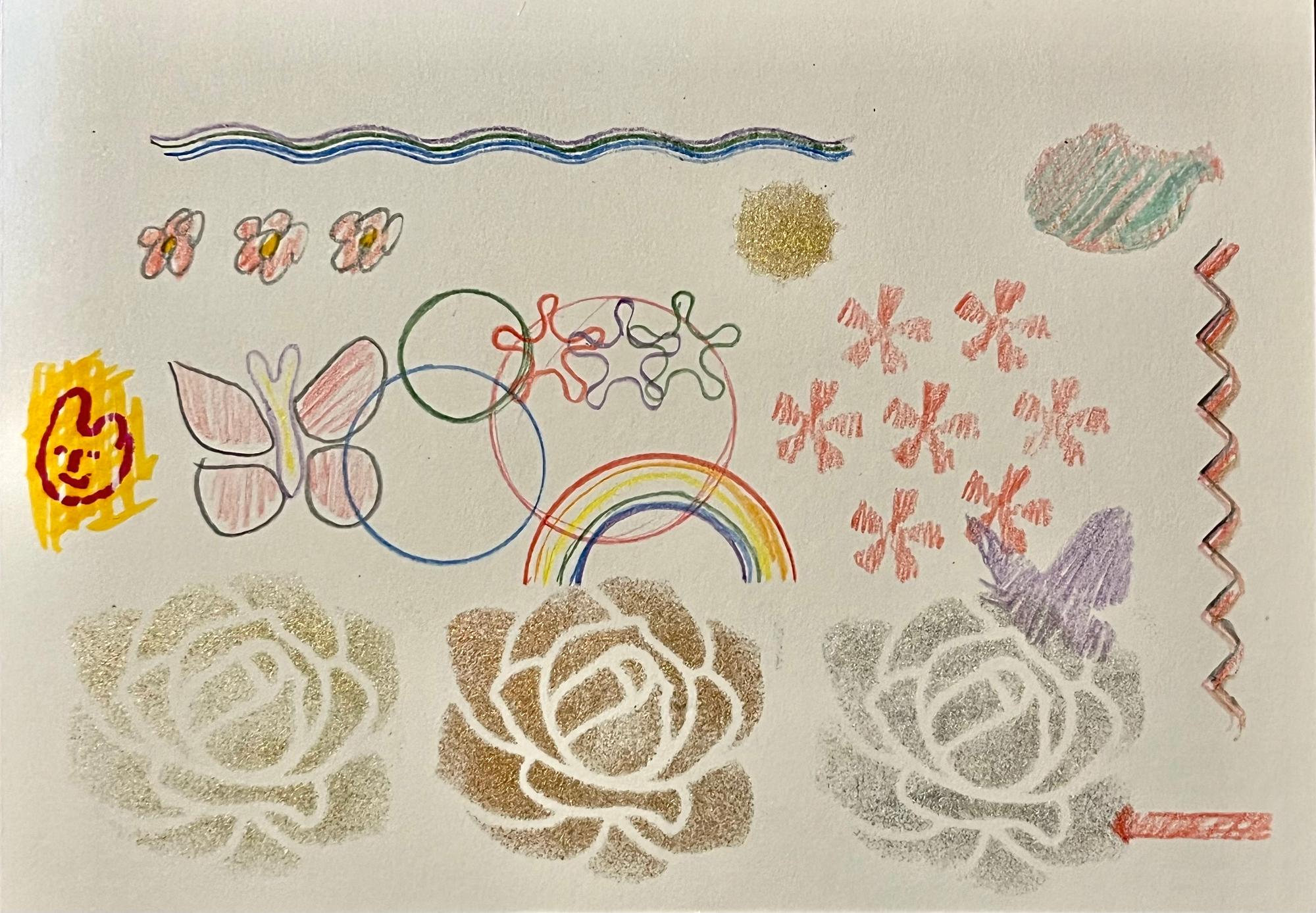 ステンシルという技法で作られた版画作品のカラー写真。  白い紙の下の方に金・銀・銅のバラが描かれています。  中央には虹やちょうちょなどが描かれています。