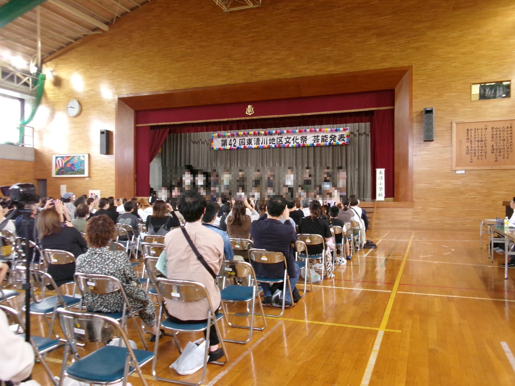 小学生の発表の様子