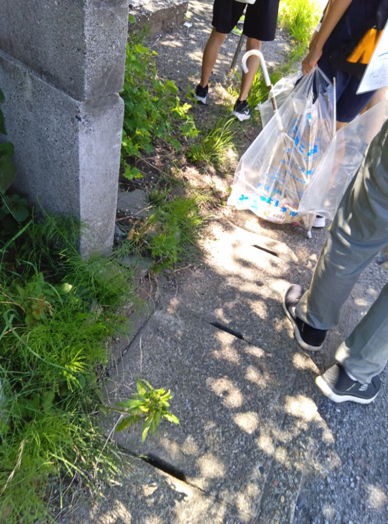 環境浄化作業の様子（燃えないゴミ）