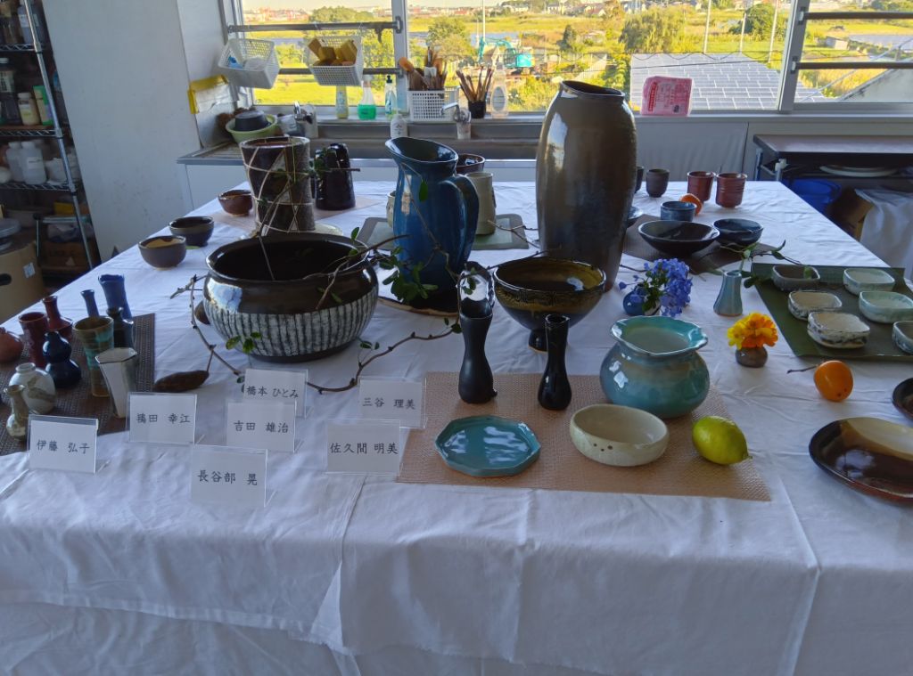 第36回西清川地区文化祭の様子です。展示発表では、陶芸作品が数多く展示されました。