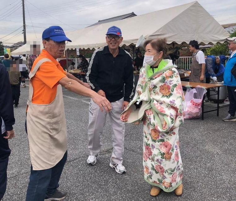 第36回西清川地区文化祭の様子です。会場では、地域の方々が来場者と交流する場面が数多く見られました。