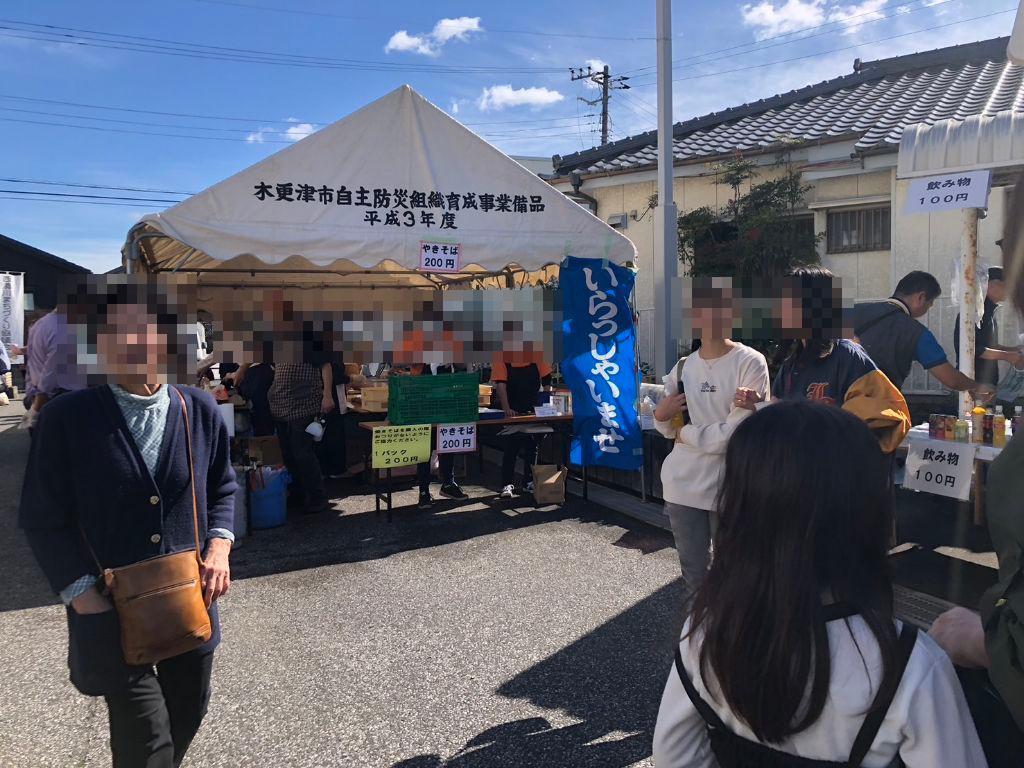 第36回西清川地区文化祭初日の様子です。たくさんの来場者でにぎわっています。