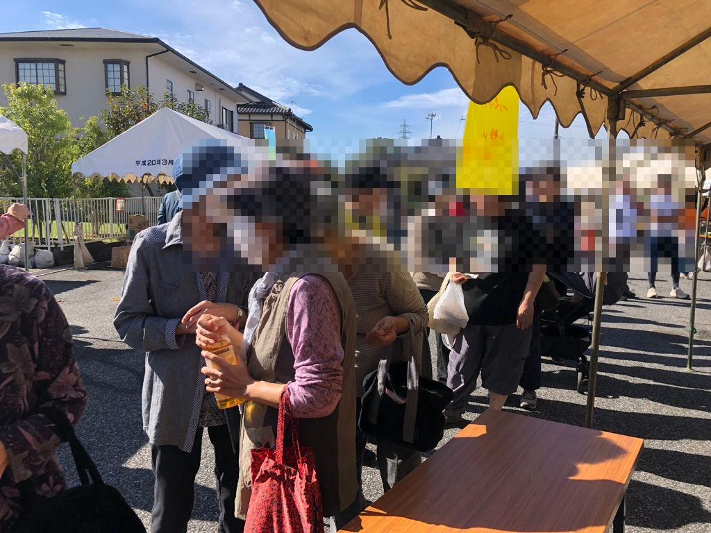 第36回西清川地区文化祭の様子です。たくさんの来場者でにぎわっています。