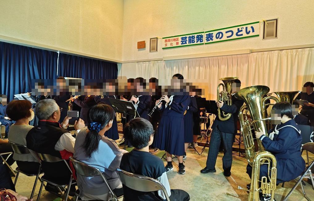 第36回西清川地区文化祭初日の様子です。芸能発表では、三中の吹奏楽部も出演してくれました。