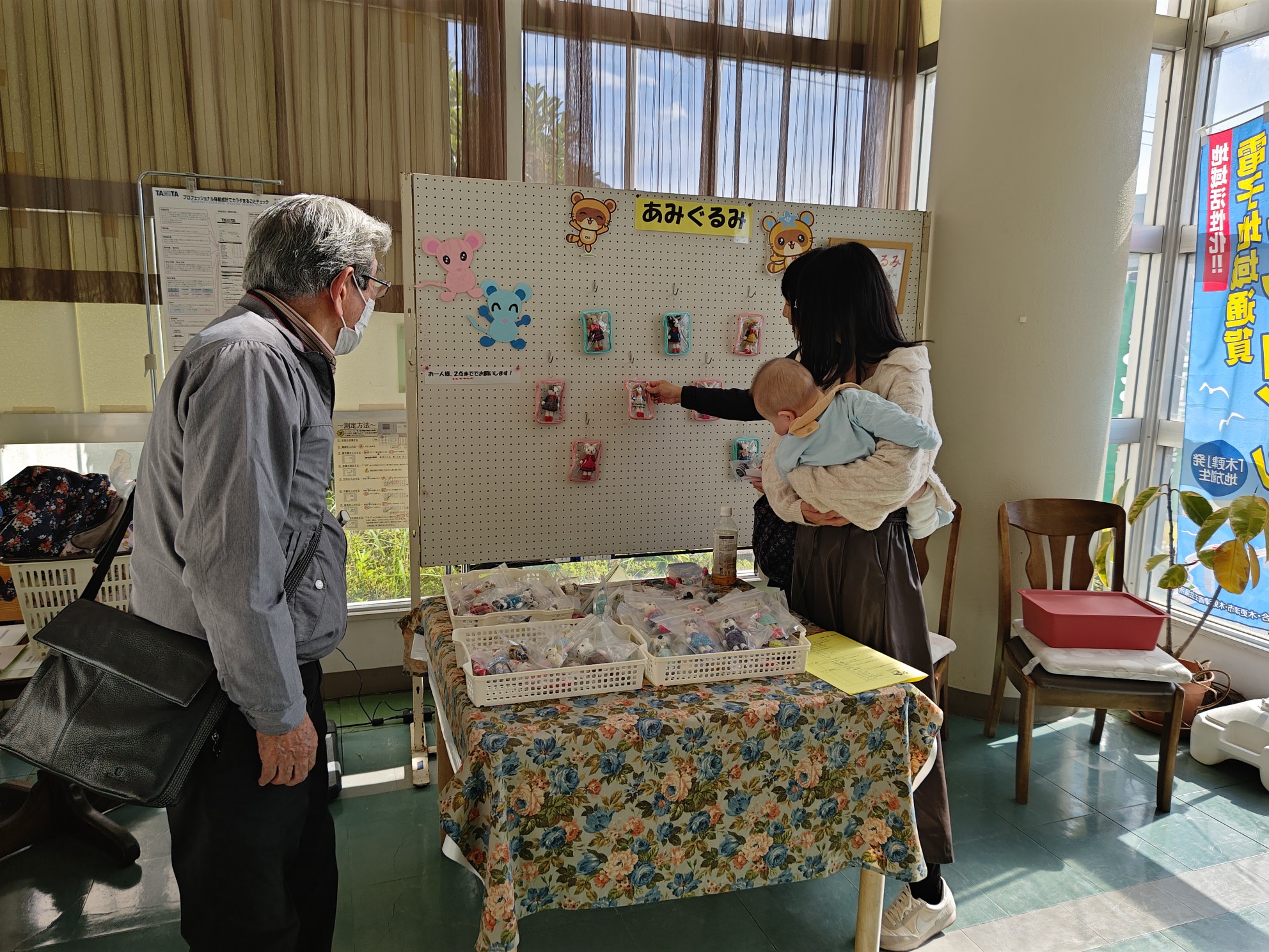 第36回西清川地区文化祭の様子です。展示発表では、サークルの皆さんが様々な作品を展示して、会場を明るい雰囲気にしてくれました。