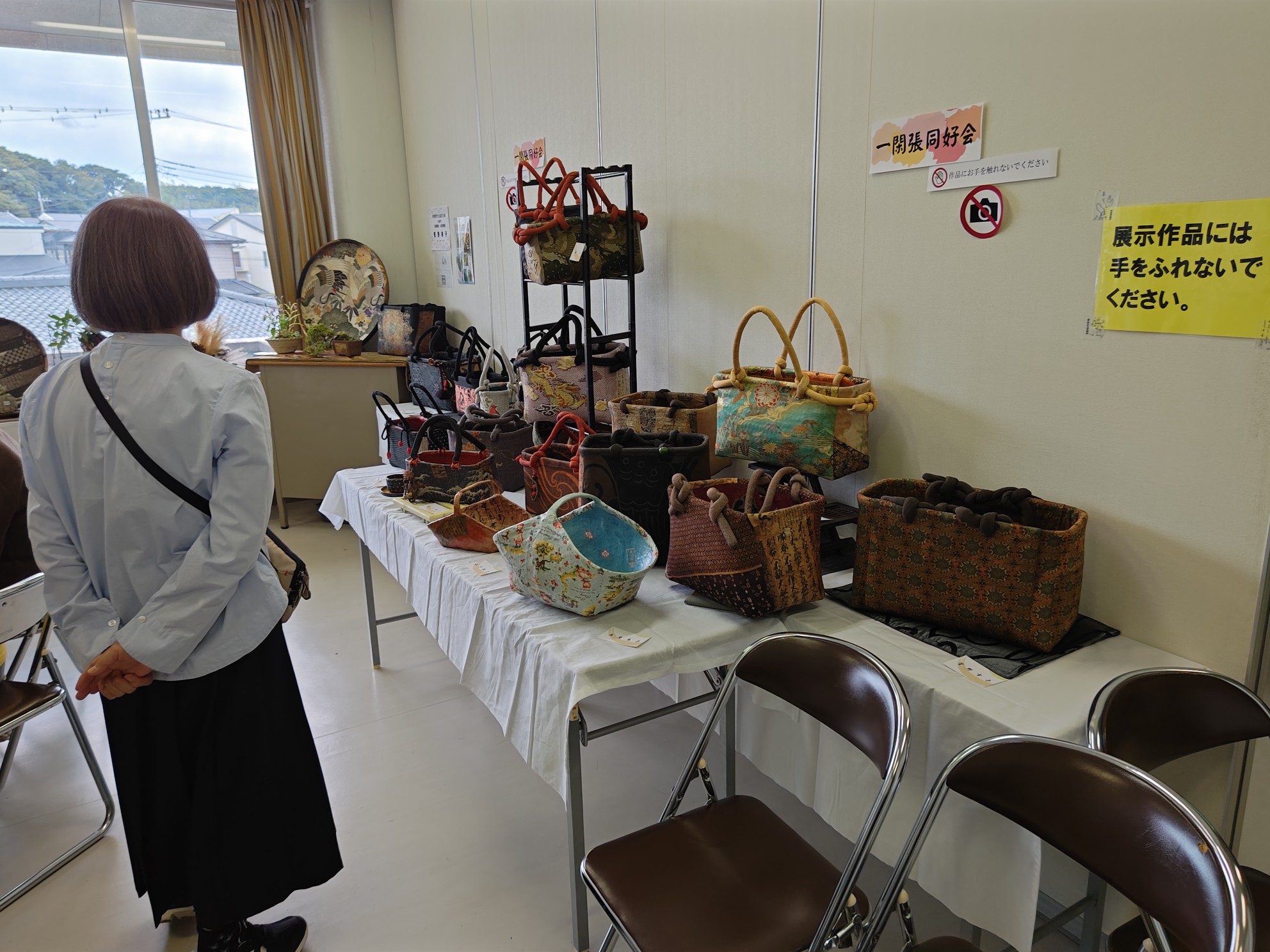 第36回西清川地区文化祭の様子です。展示発表では、サークルの皆さんが様々な作品を展示して、会場を明るい雰囲気にしてくれました。