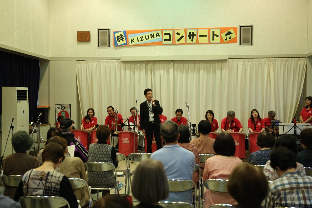 館長より閉会の挨拶。来場者様と演奏者の皆さん、たくさんの笑顔が見られました。