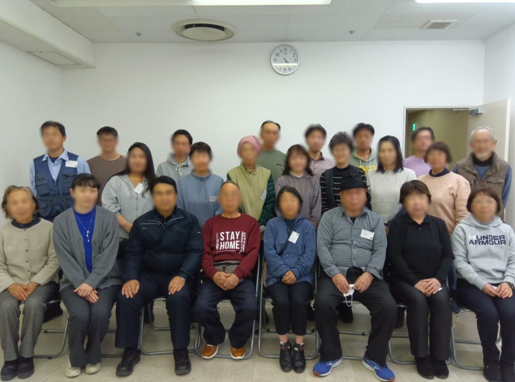 講習修了後に受講者で記念写真を撮影しました