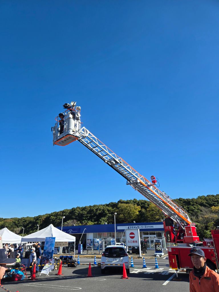 はしご車のコーナーは毎回人気があります・