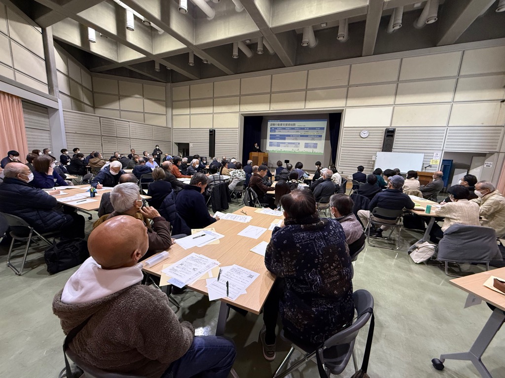 82名の方にご参加いただいた研修会場の様子になります。